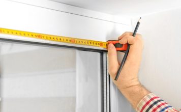 Jaloezieën ophangen Jaloezieën ophangen