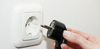 Stekker aan snoer zetten stekker aan snoer