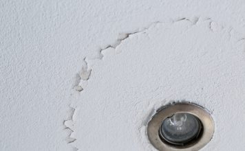 Scheur of barst in plafond repareren scheur plafond