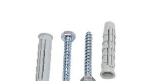 pluggen en schroeven