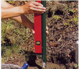 Hekwerk van gaas plaatsen