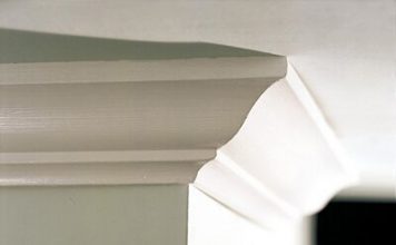 Plafondlijsten plaatsen