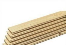 Vloerplanken met messing en groef