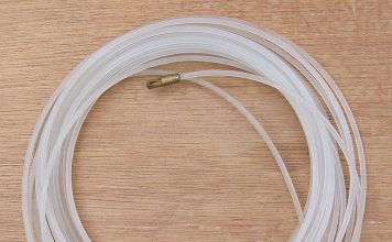 Elektriciteit, draad trekken met een trekveer trekveer