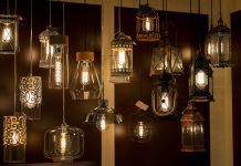 De montageklus van een plafondlamp plafondlampen