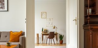 Donkere vs. lichte visgraat PVC vloeren en je interieur visgraat vloer