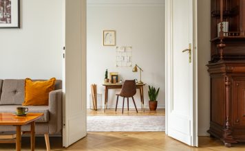 Donkere vs. lichte visgraat PVC vloeren en je interieur visgraat vloer