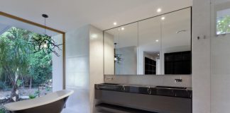 badkamer met spotjes