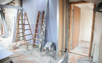 Het opzetten van een bouwplaats voor woningrenovatie: Wat je moet overwegen bouwplaats