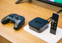 Van klassieke bordspellen tot online games: 5 spellen die populair zijn over de generaties heen diverse apparaten op een tafel