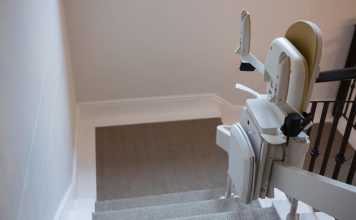 Een traplift laten installeren, wat kost dat? traplift