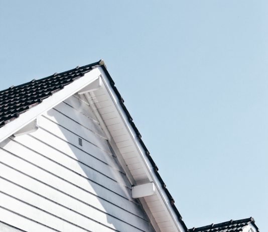 Plat dak of hellend dak: welke oplossing adviseert de dakwerker? dak onderhoud