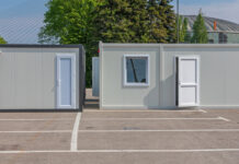 Het bouwen van een nieuw huis: van droom tot werkelijkheid tijdelijke woonunit