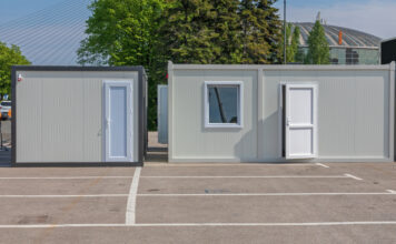 Het bouwen van een nieuw huis: van droom tot werkelijkheid tijdelijke woonunit